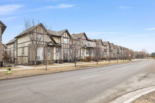 96 Cranarch RD SE, Calgary, AB T3M0V9