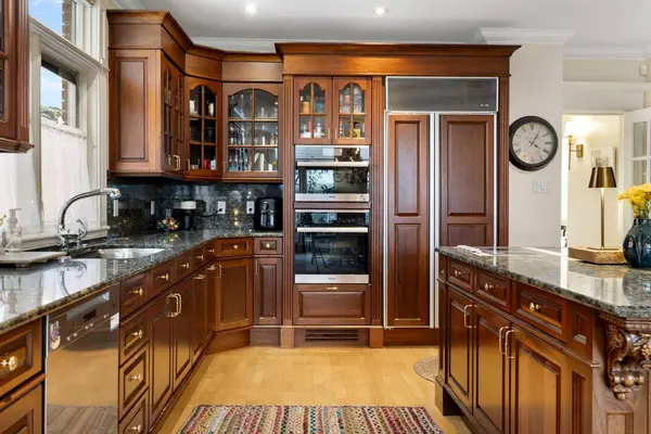 1727 24 ST SW, Calgary, AB T3C 1J2