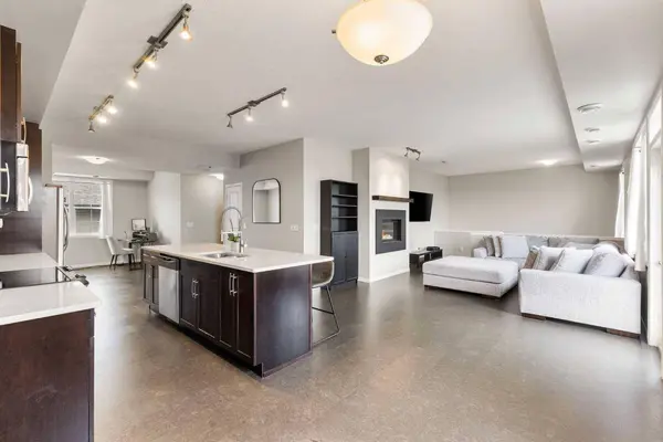 96 Cranarch RD SE, Calgary, AB T3M0V9