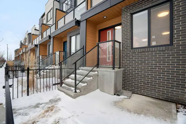 8528 21 AVE SE, Calgary, AB L4H 3H5
