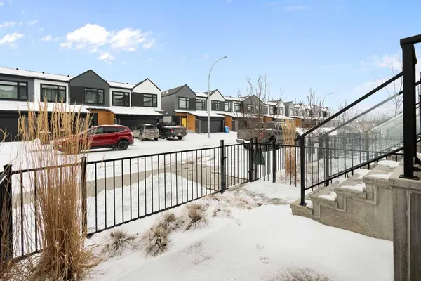 8528 21 AVE SE, Calgary, AB L4H 3H5