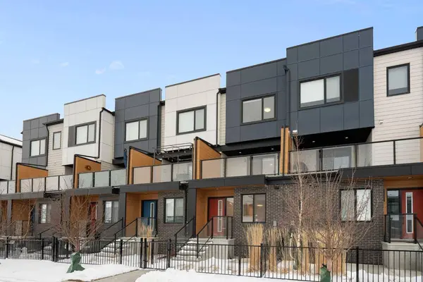 8528 21 AVE SE, Calgary, AB L4H 3H5