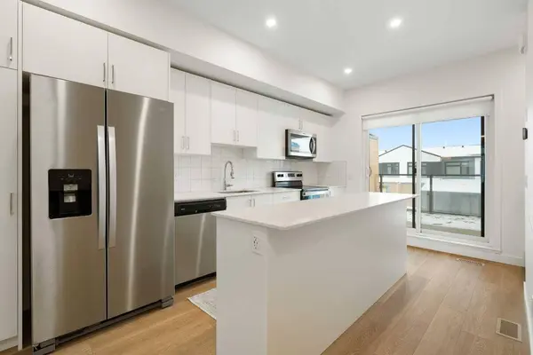 8528 21 AVE SE, Calgary, AB L4H 3H5
