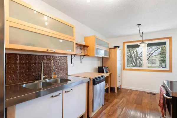 84 Abingdon CRES NE, Calgary, AB T2A 6S3