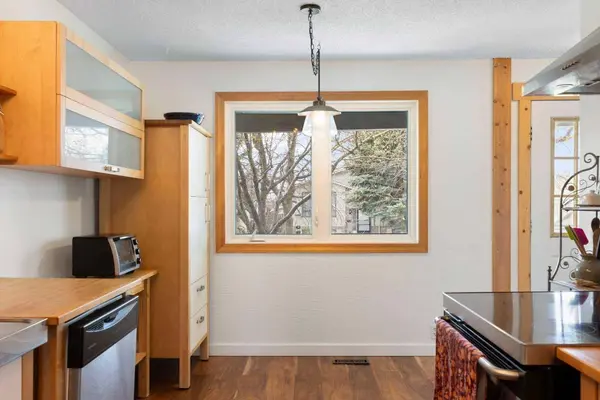 84 Abingdon CRES NE, Calgary, AB T2A 6S3