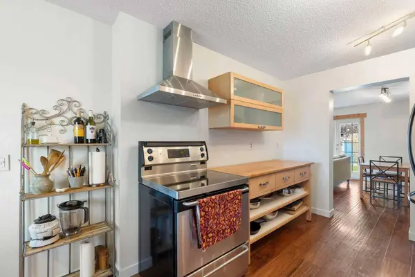 84 Abingdon CRES NE, Calgary, AB T2A 6S3
