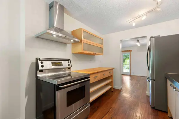84 Abingdon CRES NE, Calgary, AB T2A 6S3