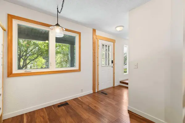 84 Abingdon CRES NE, Calgary, AB T2A 6S3