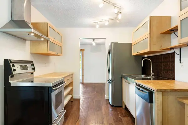 84 Abingdon CRES NE, Calgary, AB T2A 6S3