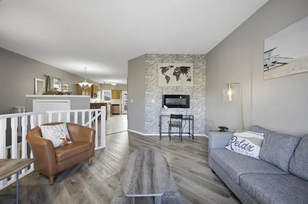 8 Horne Close, Sylvan Lake, AB T4S 0C4