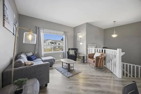 8 Horne Close, Sylvan Lake, AB T4S 0C4