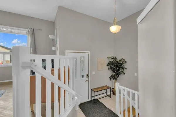 8 Horne Close, Sylvan Lake, AB T4S 0C4