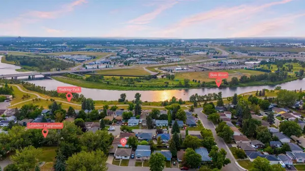 239 Lynnover PL SE, Calgary, AB T2C1L5