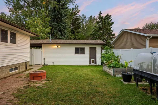 239 Lynnover PL SE, Calgary, AB T2C1L5