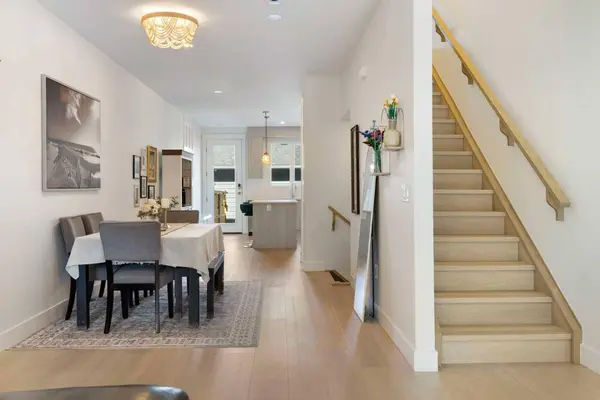 426 13 AVE NE, Calgary, AB T2E1C2