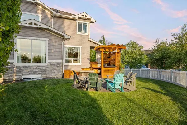 318 Coopers DR SW, Airdrie, AB T4B0L8