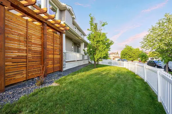318 Coopers DR SW, Airdrie, AB T4B0L8