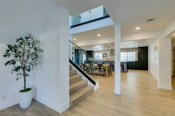 1860 Ski Slope CIR, Las Vegas, NV 89117
