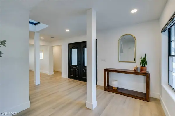 1860 Ski Slope CIR, Las Vegas, NV 89117