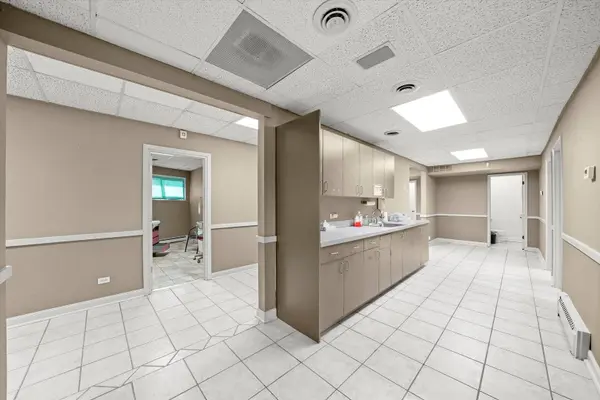 6067 N Northwest HWY, Chicago, IL 60631