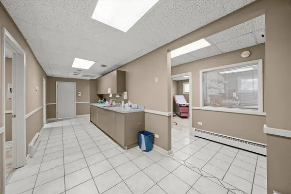 6067 N Northwest HWY, Chicago, IL 60631