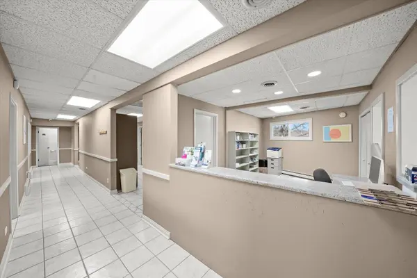 6067 N Northwest HWY, Chicago, IL 60631