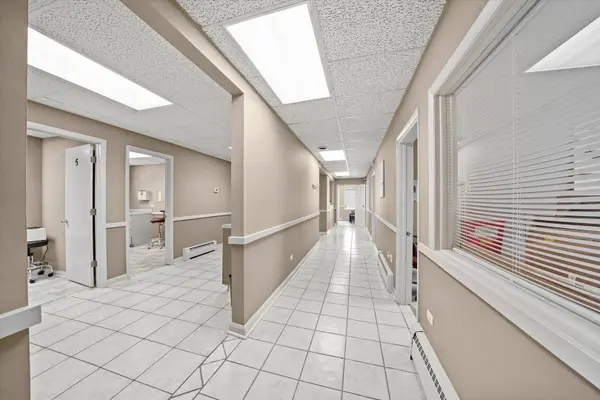 6067 N Northwest HWY, Chicago, IL 60631