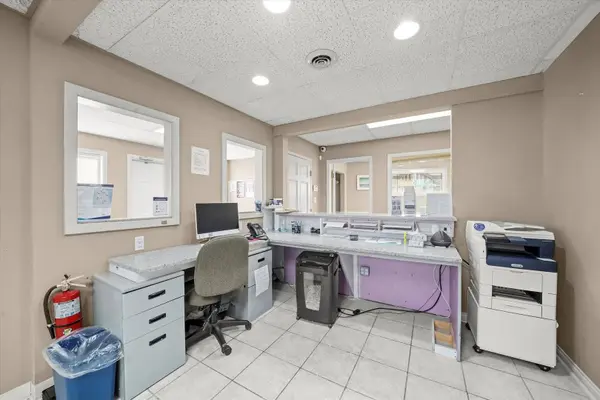 6067 N Northwest HWY, Chicago, IL 60631