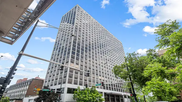 4343 N Clarendon AVE #1818, Chicago, IL 60613