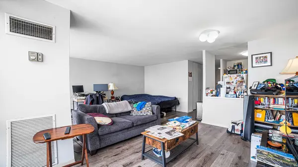 4343 N Clarendon AVE #1818, Chicago, IL 60613