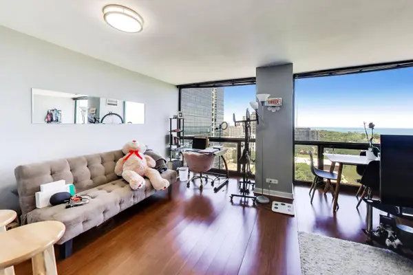 4343 N Clarendon AVE #1918, Chicago, IL 60613