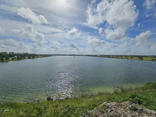 Cape Coral Crystal Lake Park Now Opened