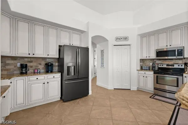 3041 SW 11th PL, Cape Coral, FL 33914