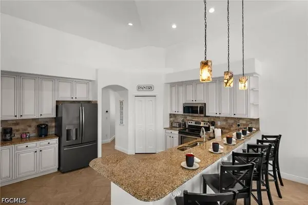 3041 SW 11th PL, Cape Coral, FL 33914