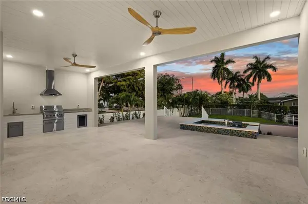 1460 Venetian CT, Cape Coral, FL 33904