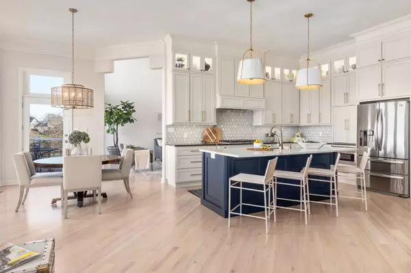 Thiessen Kitchen wide with full dinette