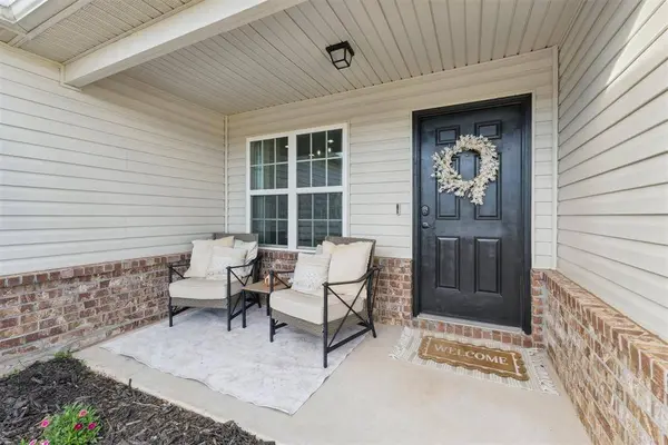 1933 W Antler WAY, Mustang, OK 73064