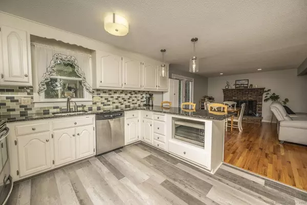 1018 Long Hill Road, Middletown, CT 06457