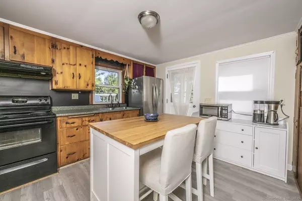 10 Massasoit Road, Middlefield, CT 06455