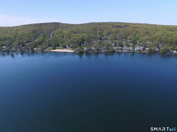 6 Lakeview Place, Middlefield, CT 06455