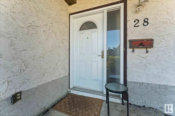28 HOMESTEAD CR NW, Edmonton, AB T5A 2Y3