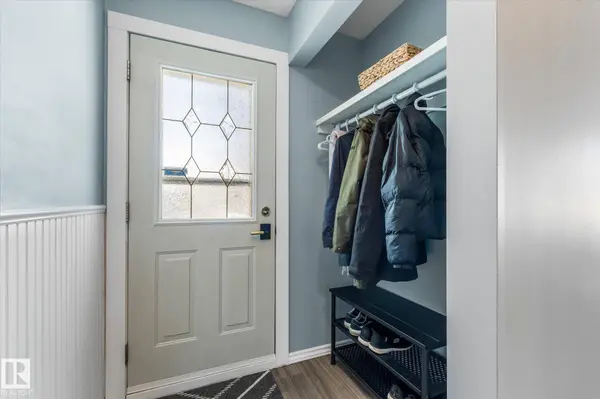 33 MEREDIAN RD, Sherwood Park, AB T8N 0N5