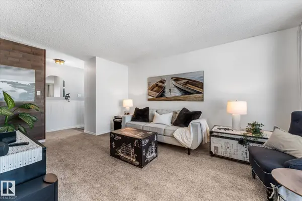 33 MEREDIAN RD, Sherwood Park, AB T8N 0N5