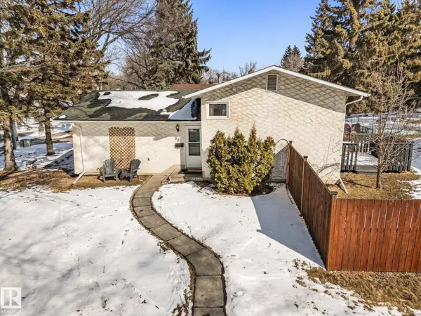 33 MEREDIAN RD, Sherwood Park, AB T8N 0N5