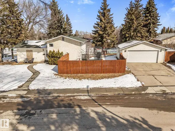 33 MEREDIAN RD, Sherwood Park, AB T8N 0N5