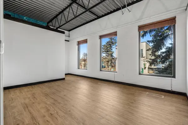 200, 10041 81 Ave NW, Edmonton, AB T6E 1W7