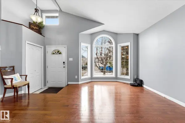 1064 JONES CR NW, Edmonton, AB T6L 6Y1