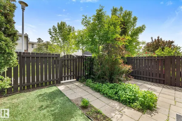 210 ROSELAND VG NW, Edmonton, AB T5E 5R6