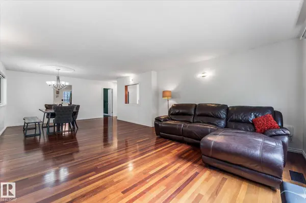 10810 54 AV NW, Edmonton, AB T6H 0T9
