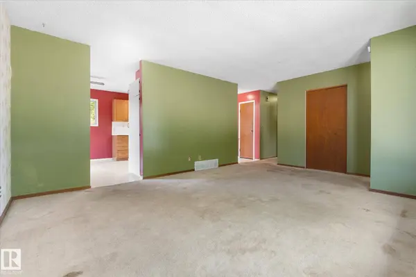 42 MCNABB CR, Stony Plain, AB T7Z 1G8